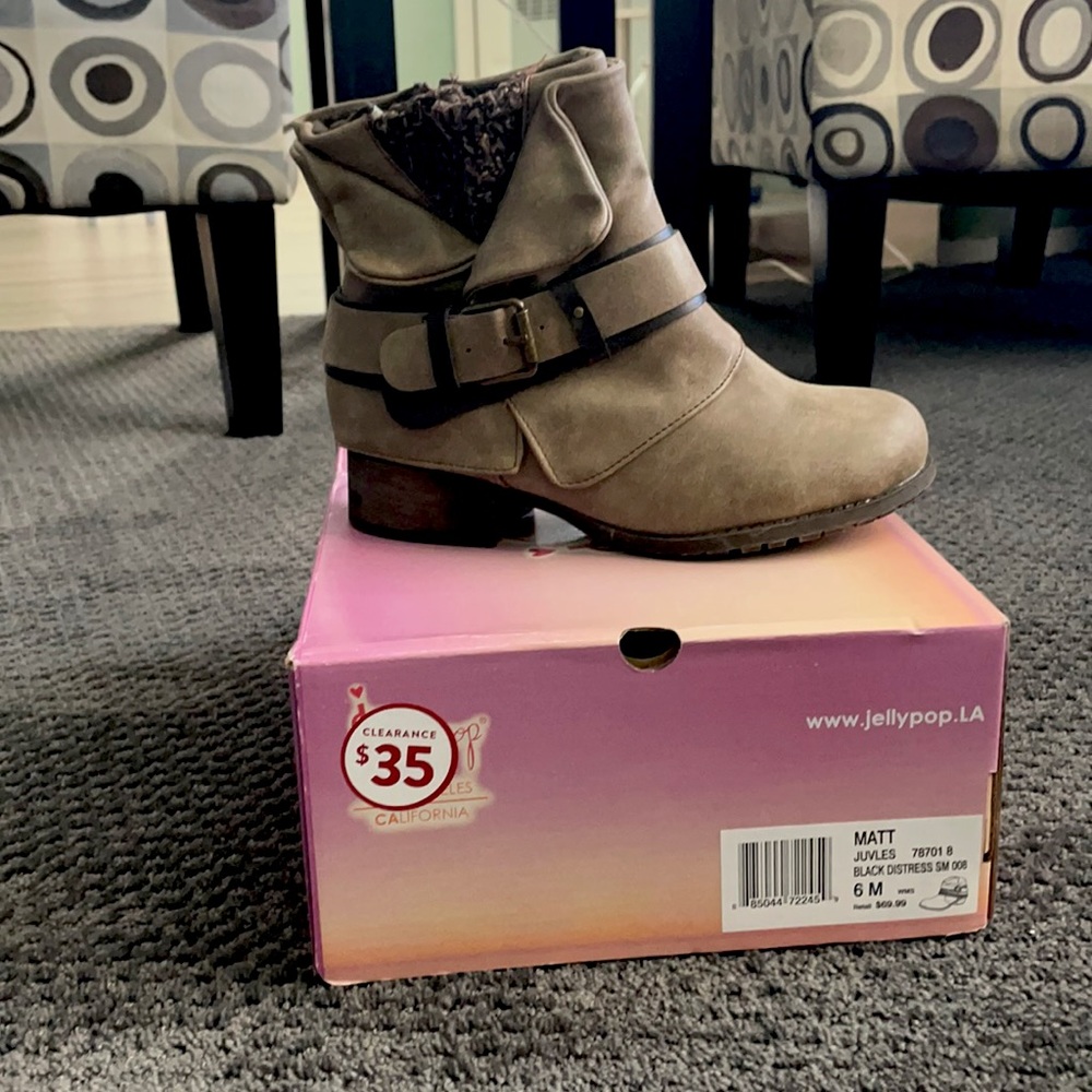 Never Worn Tan & Brown Ankle Booties, size 6
